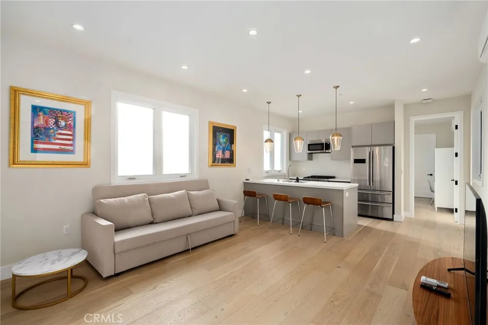 15547 Valley Vista Boulevard Encino, CA 91436