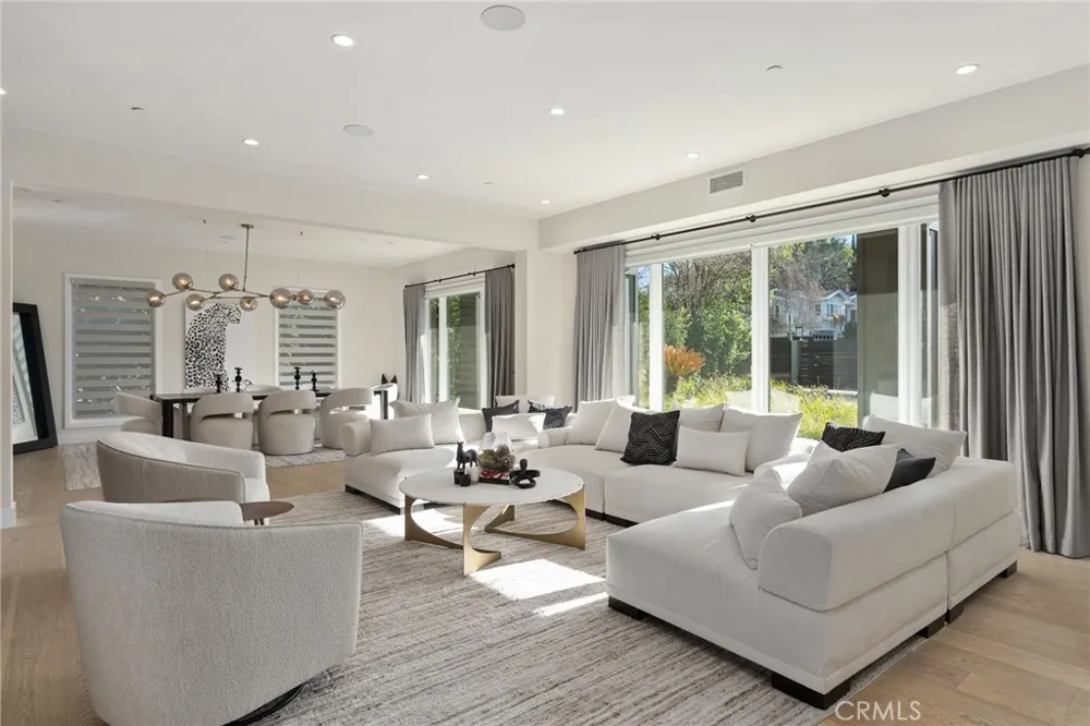 15547 Valley Vista Boulevard Encino, CA 91436