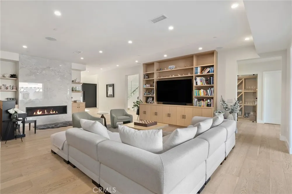 15547 Valley Vista Boulevard Encino, CA 91436