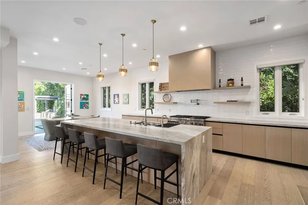 15547 Valley Vista Boulevard Encino, CA 91436