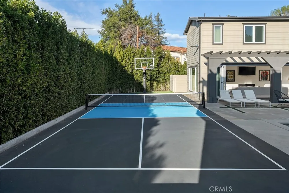 15547 Valley Vista Boulevard Encino, CA 91436