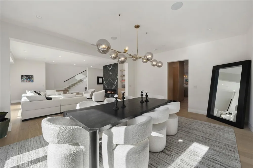 15547 Valley Vista Boulevard Encino, CA 91436