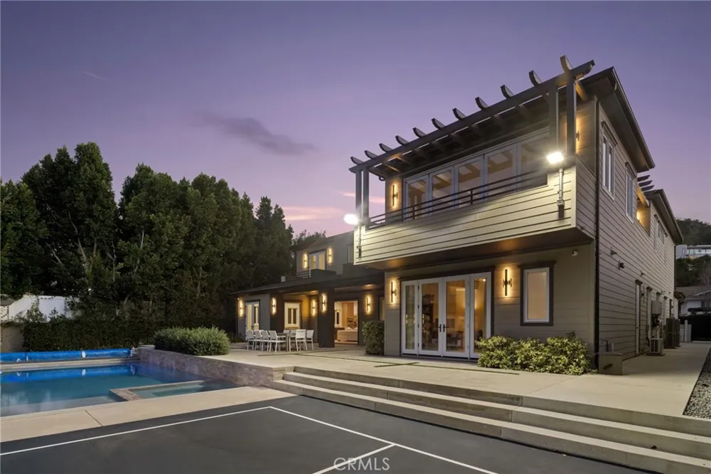 15547 Valley Vista Boulevard Encino, CA 91436