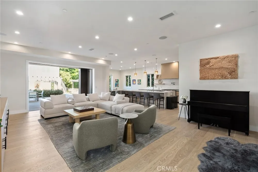 15547 Valley Vista Boulevard Encino, CA 91436