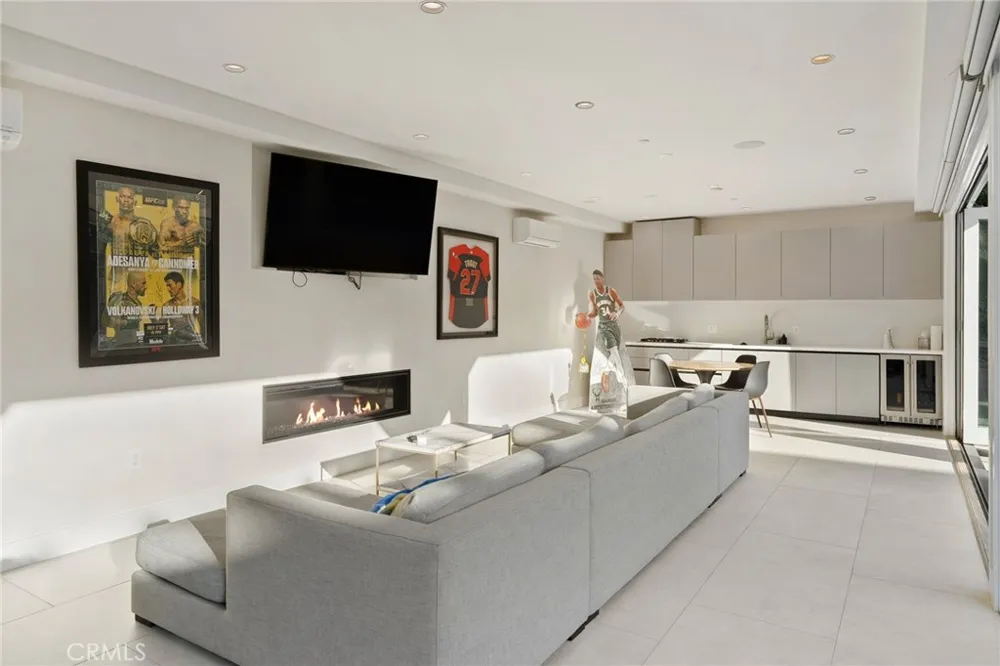 15547 Valley Vista Boulevard Encino, CA 91436