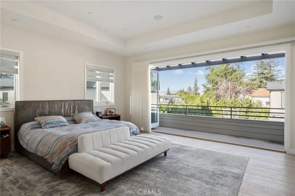 15547 Valley Vista Boulevard Encino, CA 91436