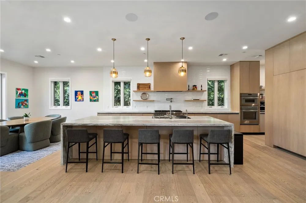 15547 Valley Vista Boulevard Encino, CA 91436