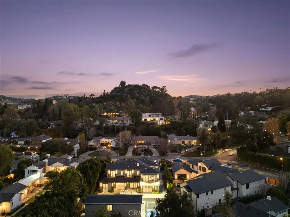15547 Valley Vista Boulevard Encino, CA 91436