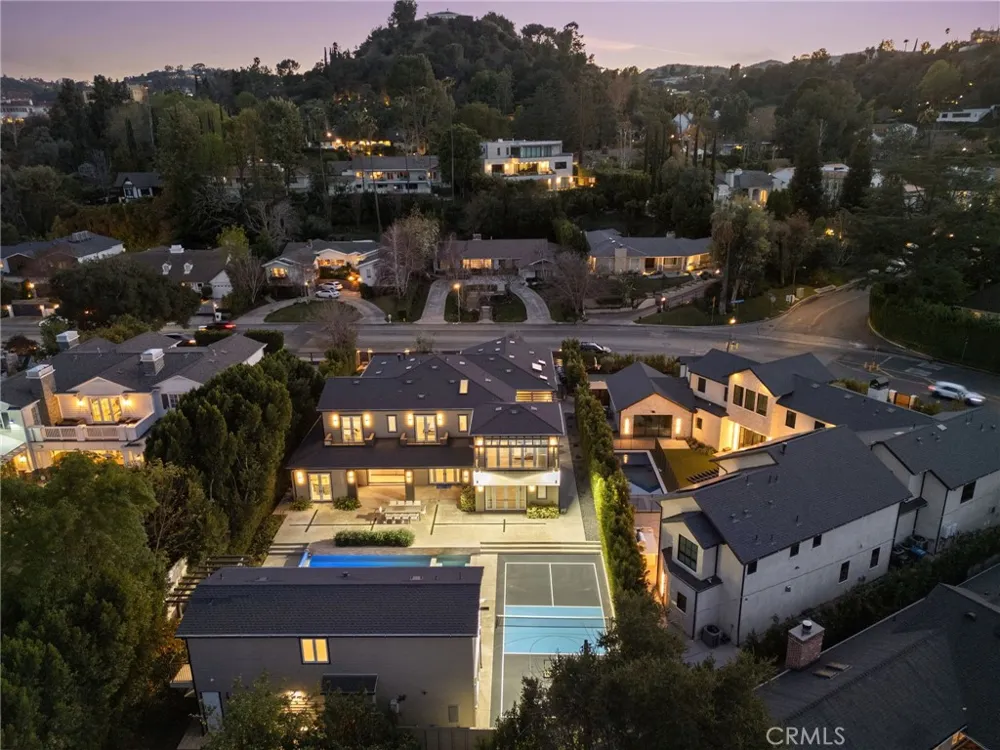 15547 Valley Vista Boulevard Encino, CA 91436