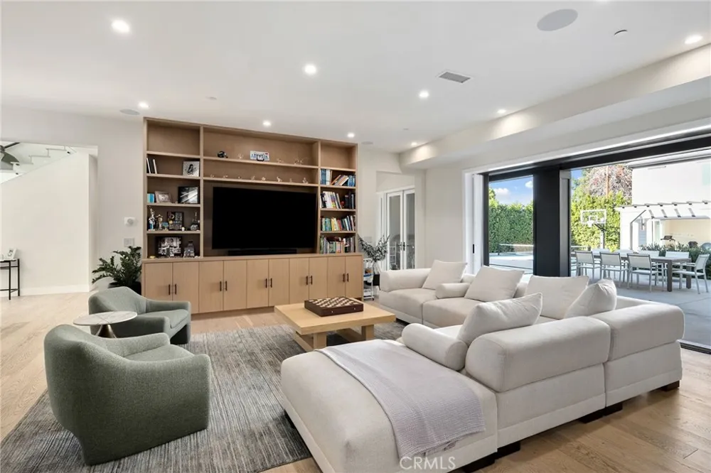 15547 Valley Vista Boulevard Encino, CA 91436