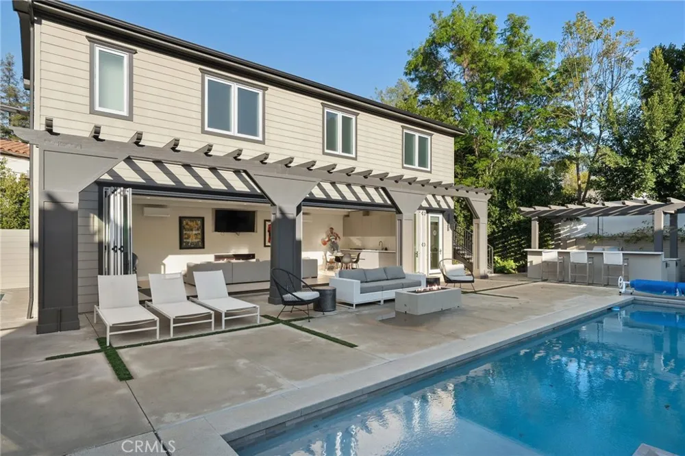 15547 Valley Vista Boulevard Encino, CA 91436