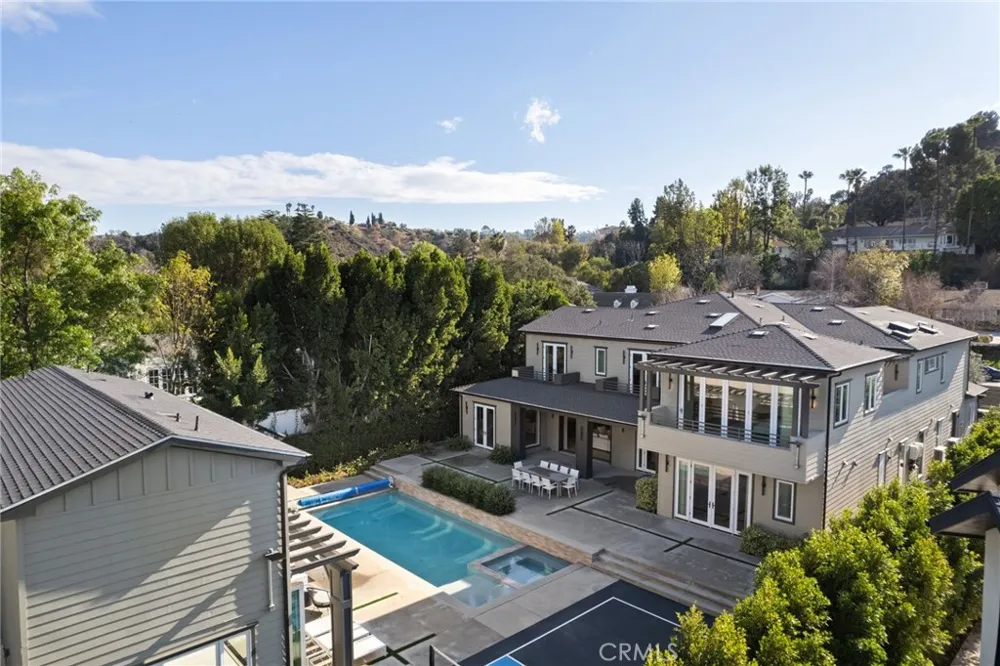 15547 Valley Vista Boulevard Encino, CA 91436
