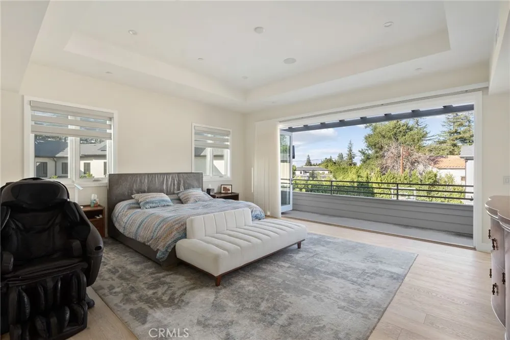 15547 Valley Vista Boulevard Encino, CA 91436