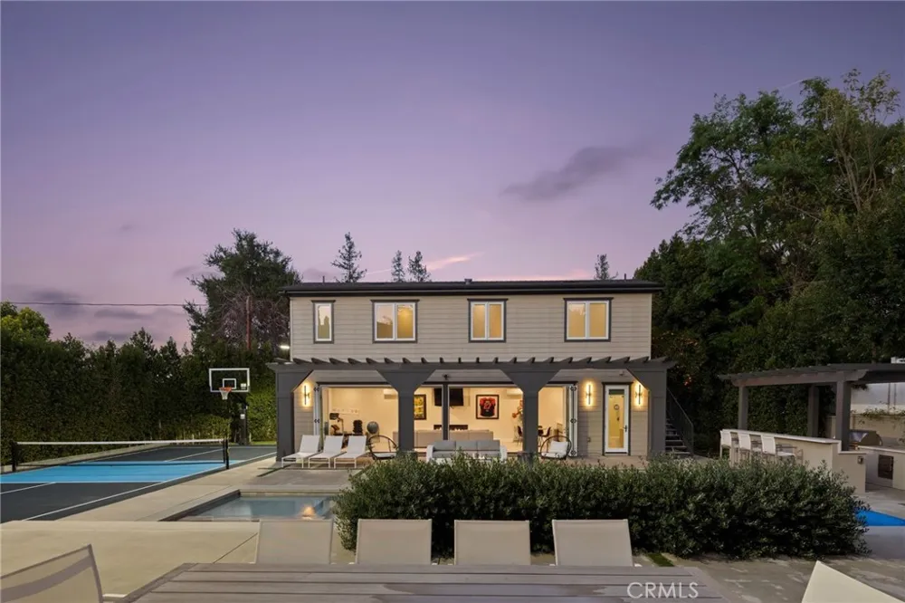 15547 Valley Vista Boulevard Encino, CA 91436