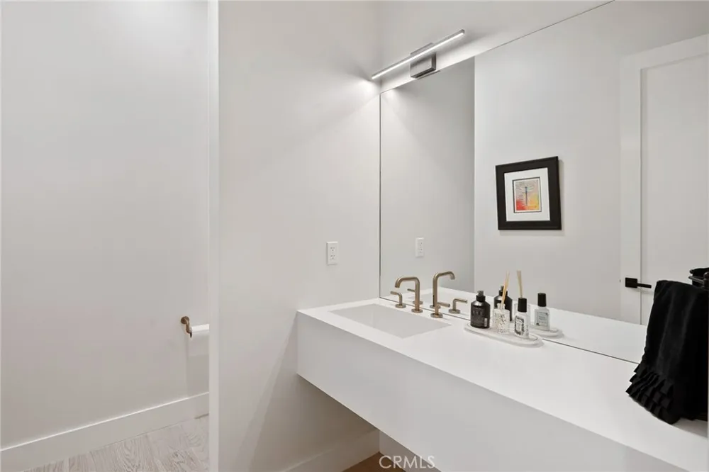 15547 Valley Vista Boulevard Encino, CA 91436