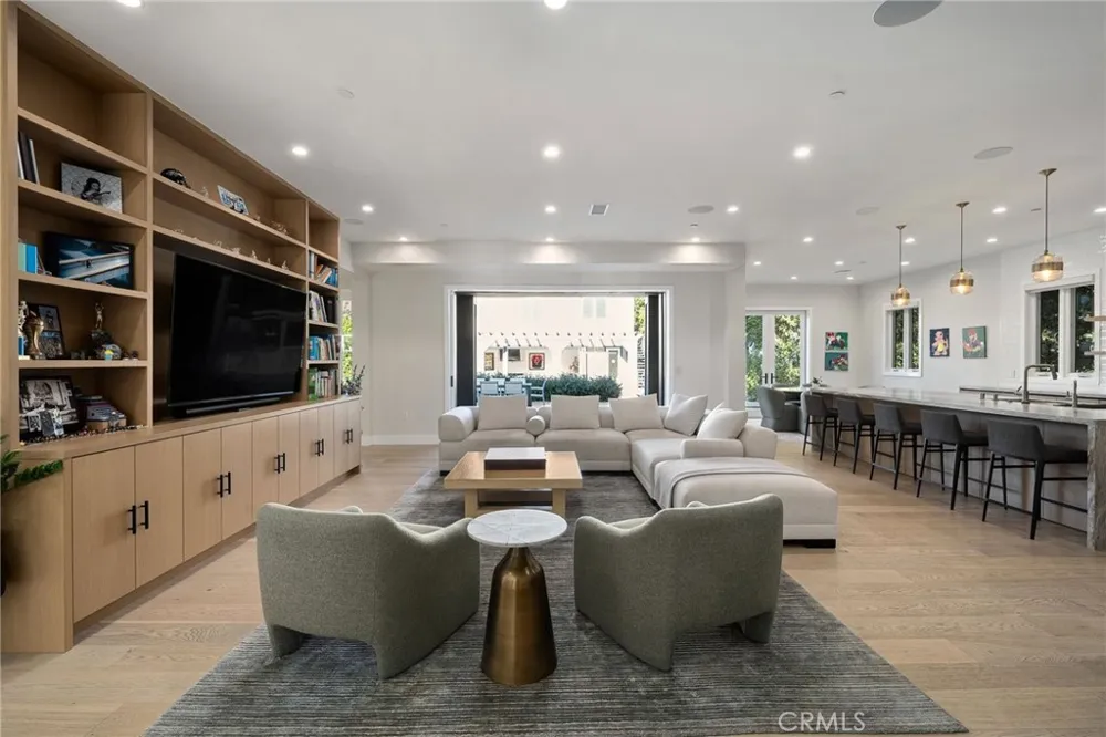 15547 Valley Vista Boulevard Encino, CA 91436