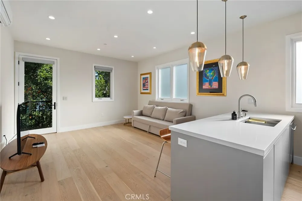 15547 Valley Vista Boulevard Encino, CA 91436