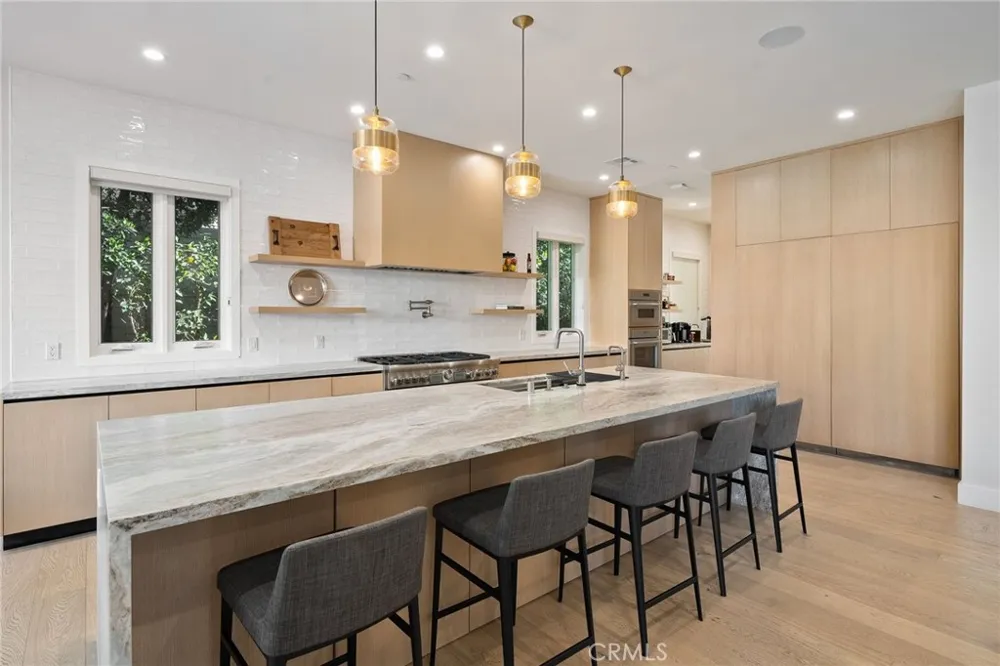 15547 Valley Vista Boulevard Encino, CA 91436