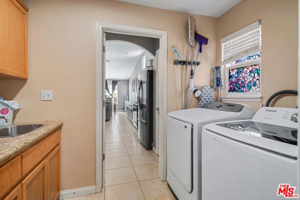 9516 Mendiburu Road California City, CA 93505