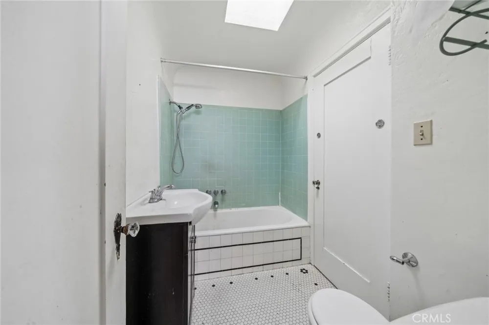 142 6th Street Seal Beach, CA 90740