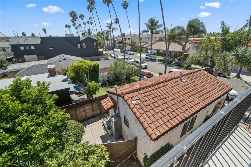 142 6th Street Seal Beach, CA 90740