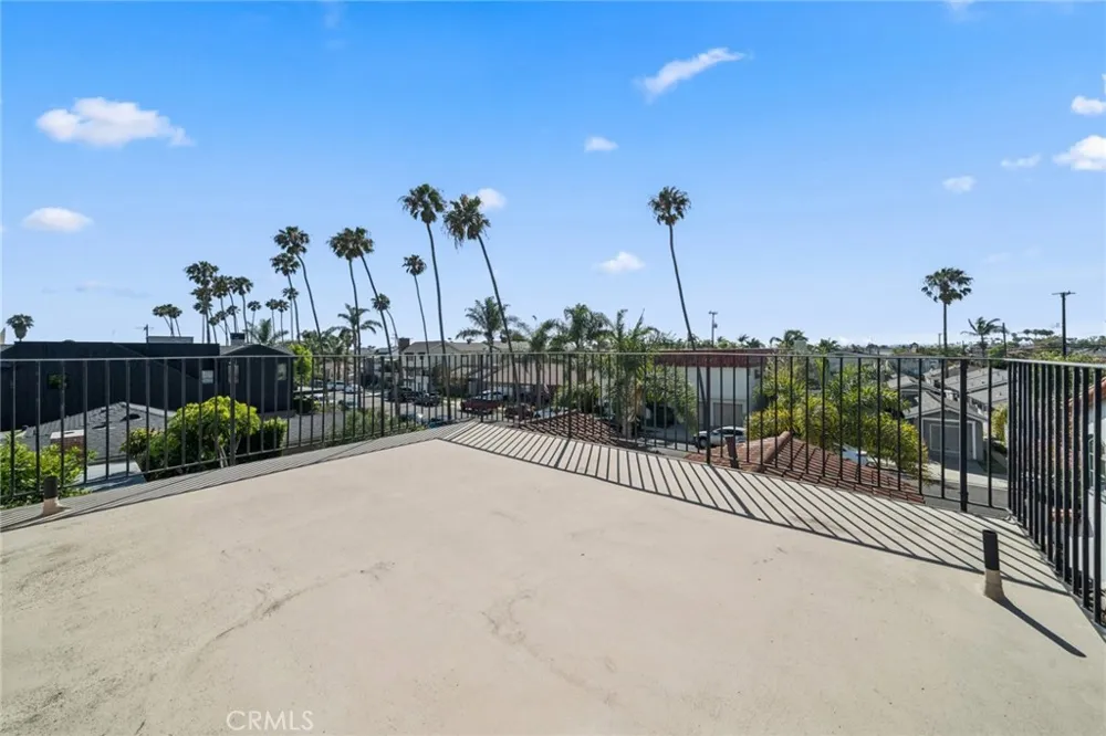 142 6th Street Seal Beach, CA 90740