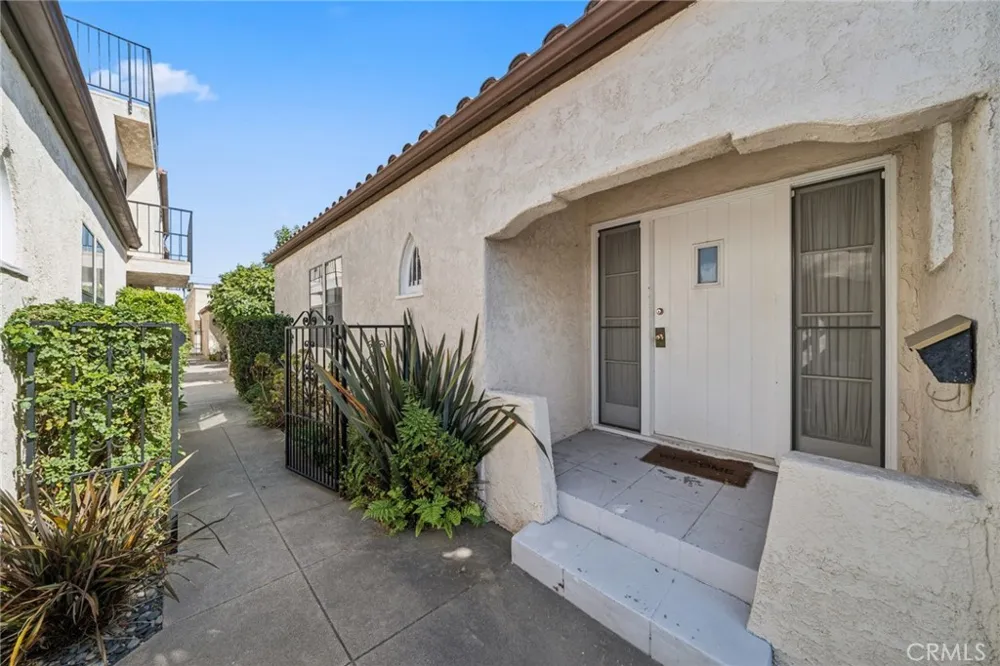 142 6th Street Seal Beach, CA 90740