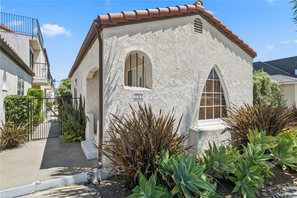 142 6th Street Seal Beach, CA 90740