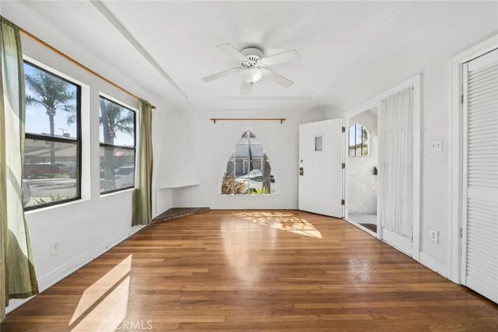 142 6th Street Seal Beach, CA 90740