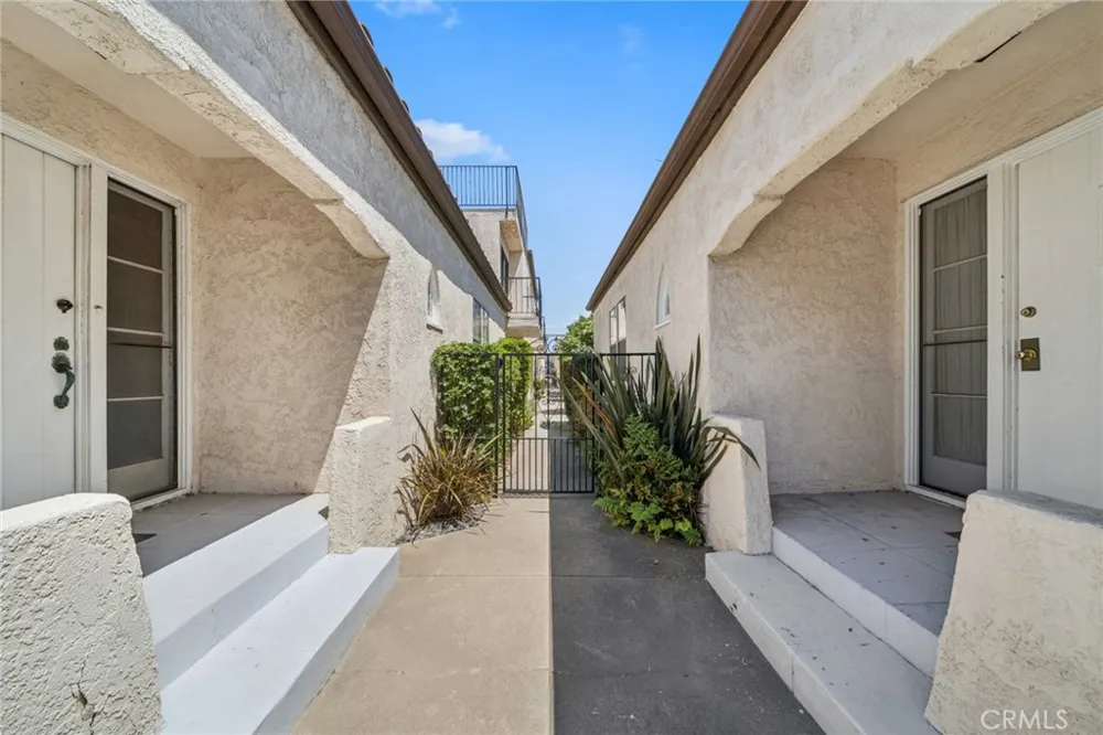142 6th Street Seal Beach, CA 90740