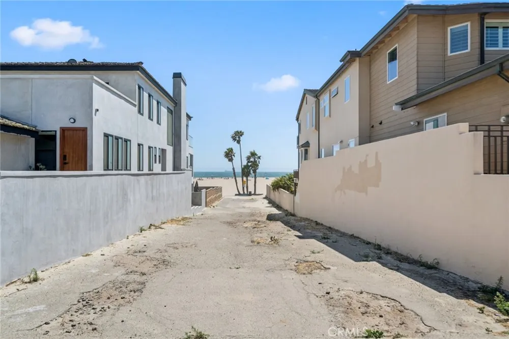 142 6th Street Seal Beach, CA 90740