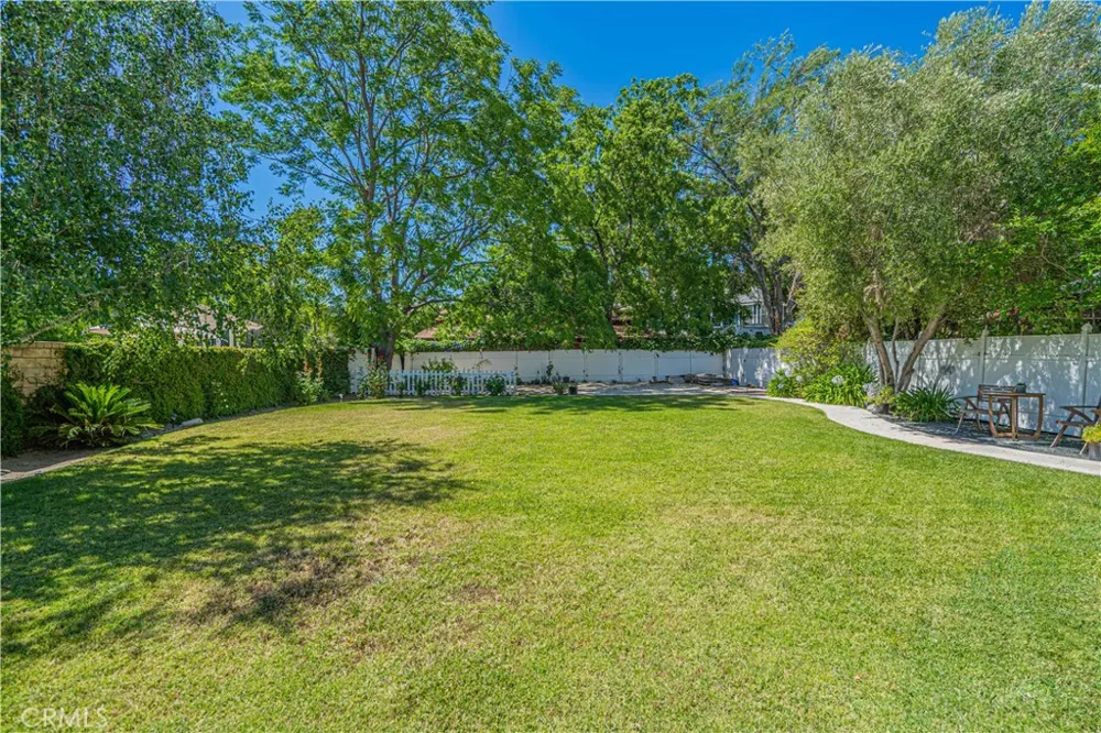23340 Cedartown Newhall, CA 91321