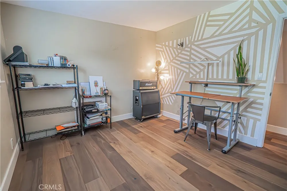 23340 Cedartown Newhall, CA 91321