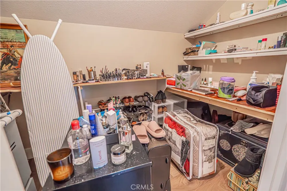 23340 Cedartown Newhall, CA 91321