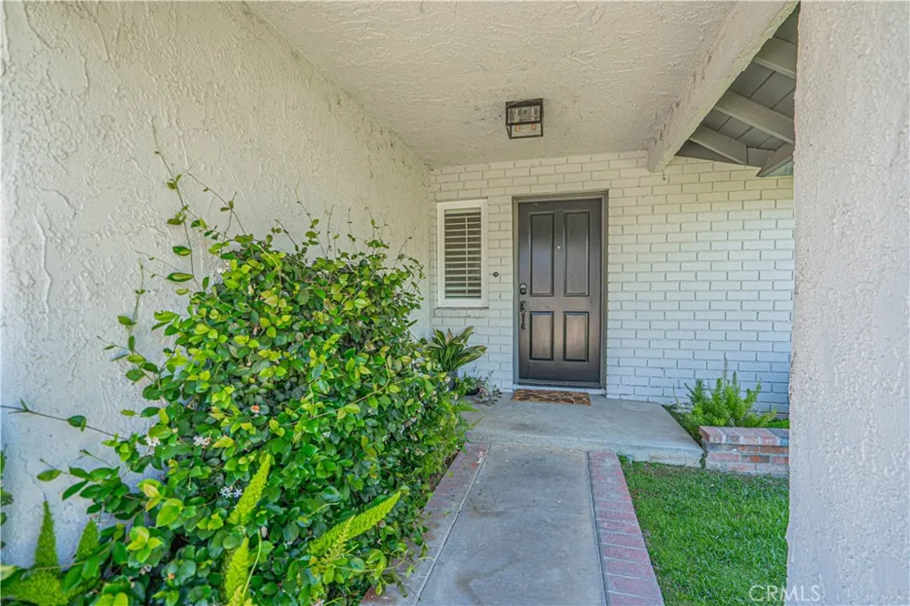23340 Cedartown Newhall, CA 91321