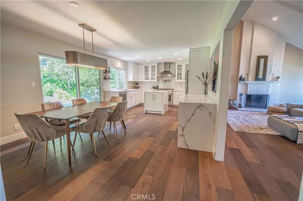 23340 Cedartown Newhall, CA 91321