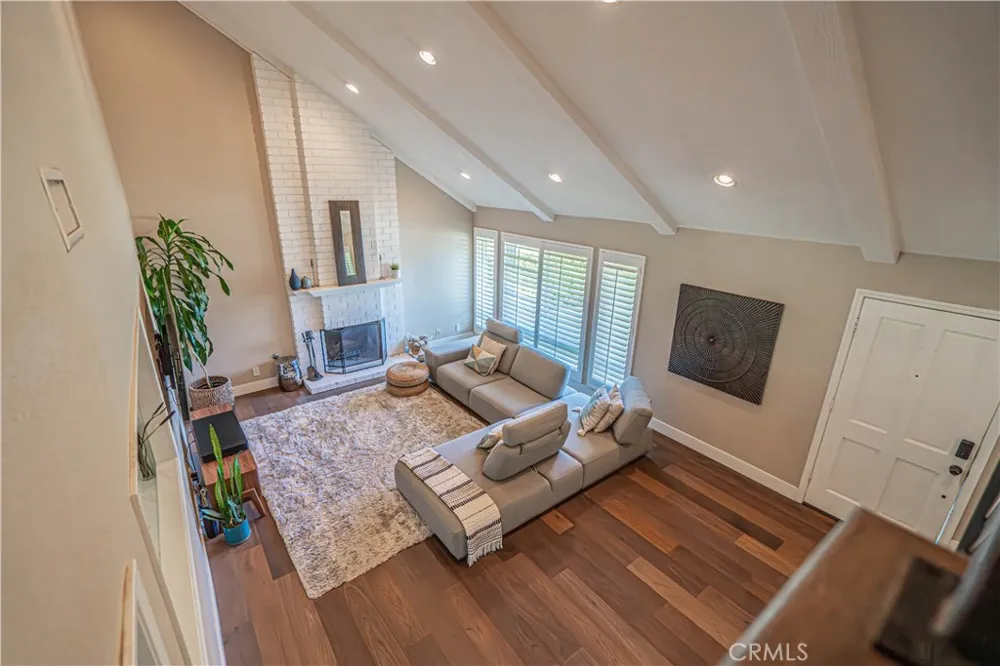 23340 Cedartown Newhall, CA 91321