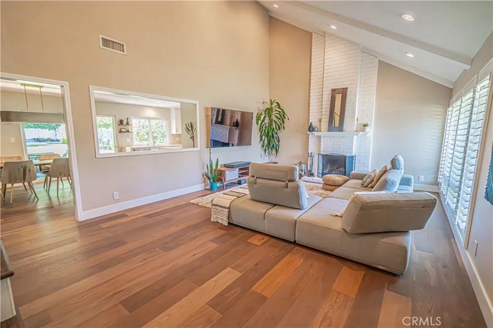 23340 Cedartown Newhall, CA 91321