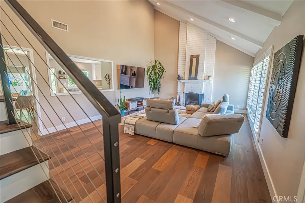 23340 Cedartown Newhall, CA 91321