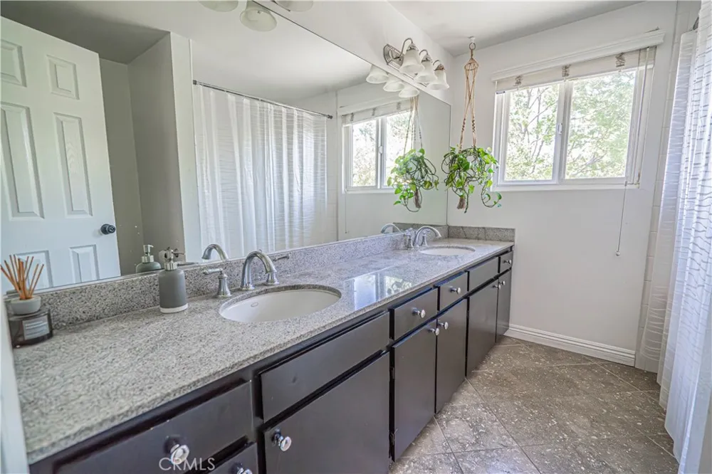23340 Cedartown Newhall, CA 91321