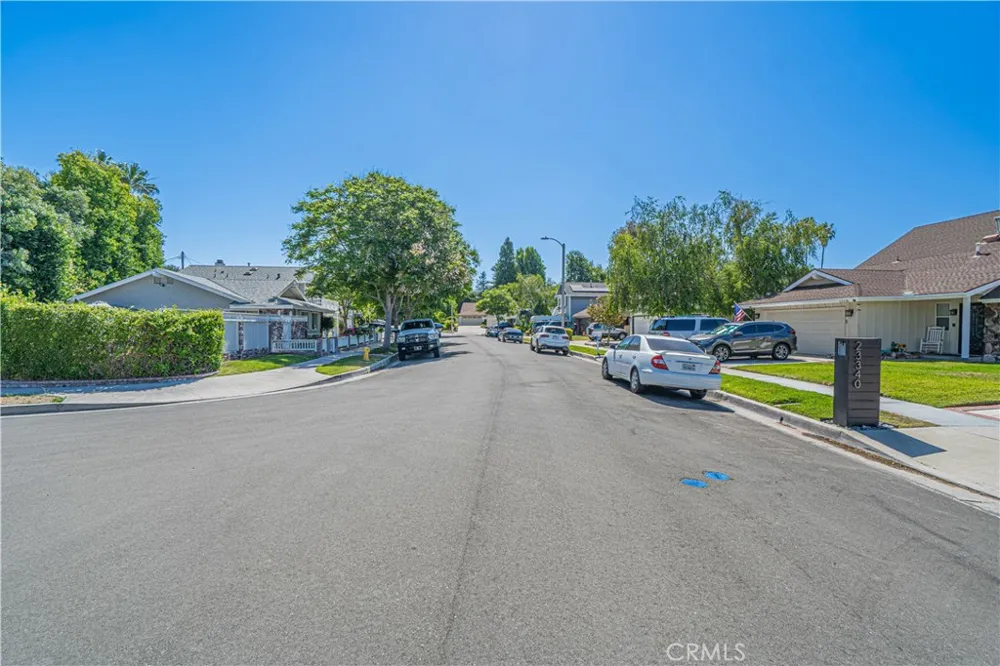 23340 Cedartown Newhall, CA 91321