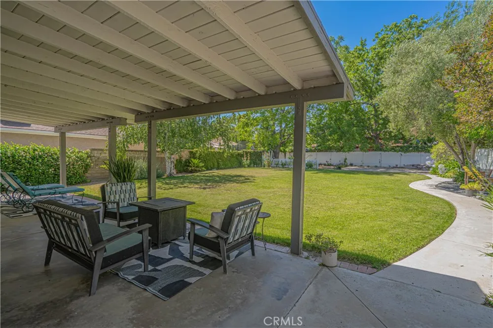 23340 Cedartown Newhall, CA 91321