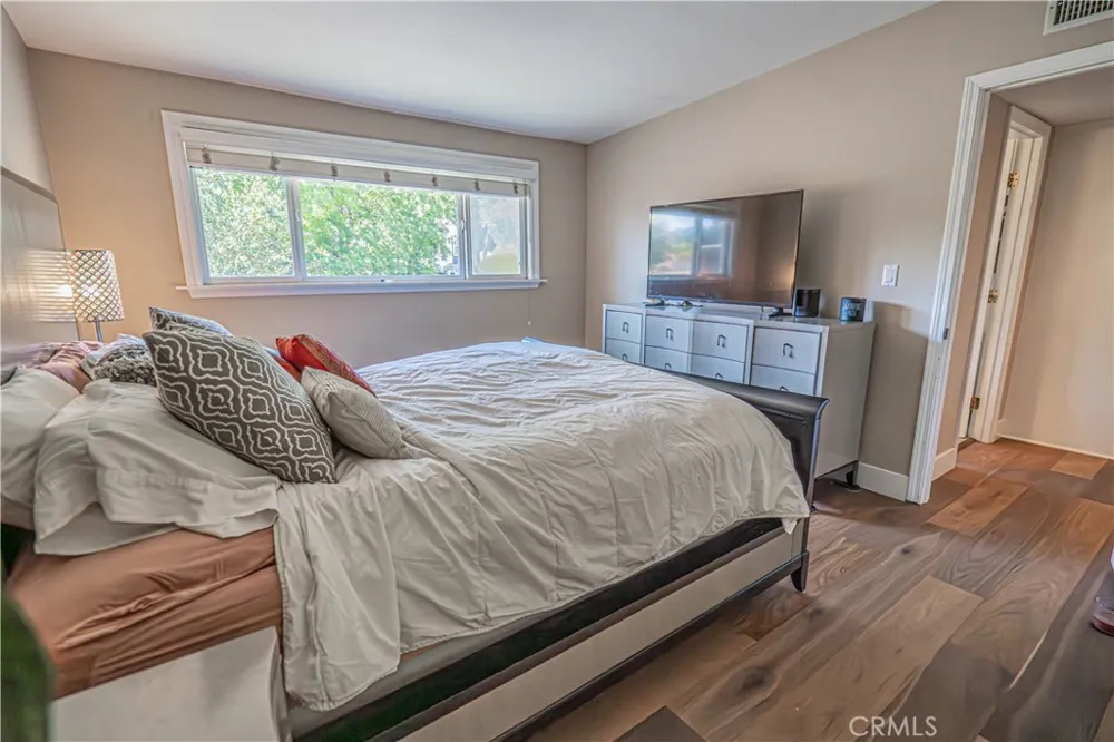 23340 Cedartown Newhall, CA 91321