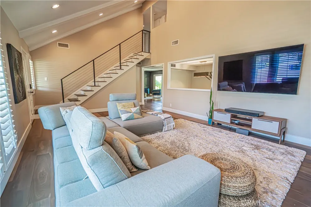 23340 Cedartown Newhall, CA 91321