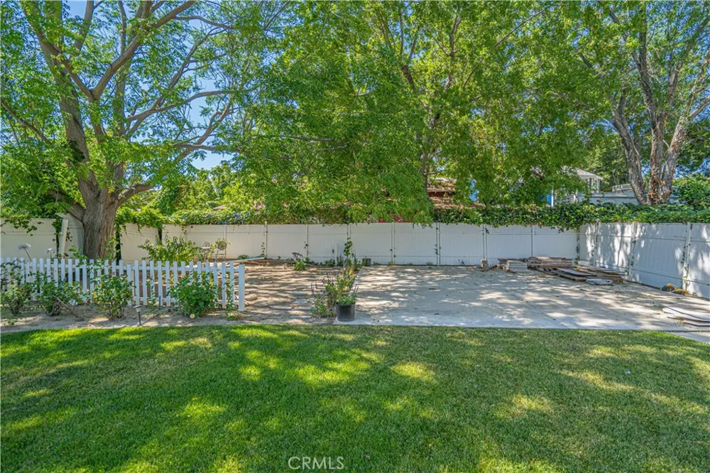 23340 Cedartown Newhall, CA 91321
