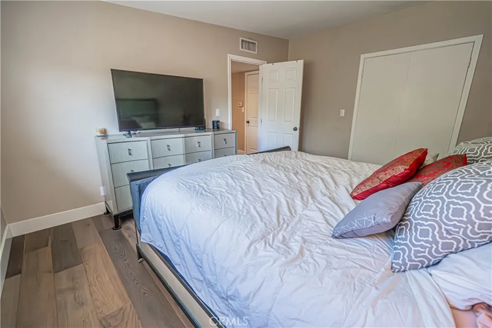23340 Cedartown Newhall, CA 91321