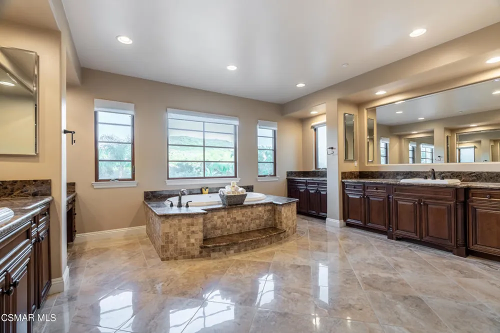 796 Via Sedona Newbury Park, CA 91320