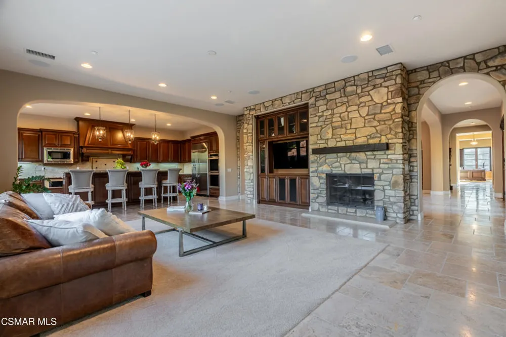 796 Via Sedona Newbury Park, CA 91320