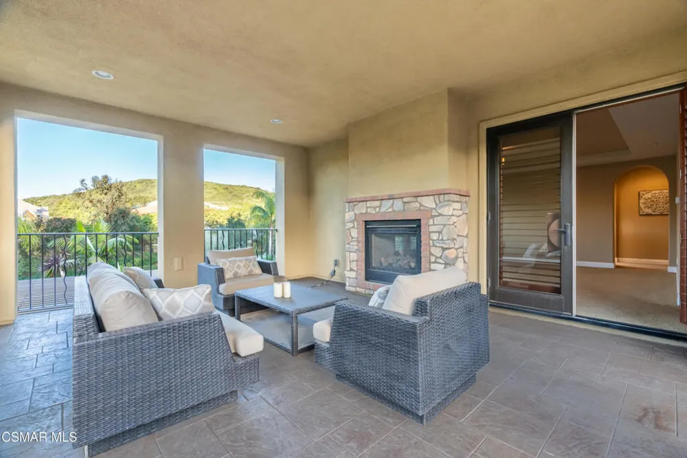 796 Via Sedona Newbury Park, CA 91320