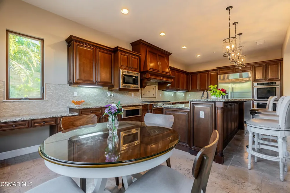796 Via Sedona Newbury Park, CA 91320